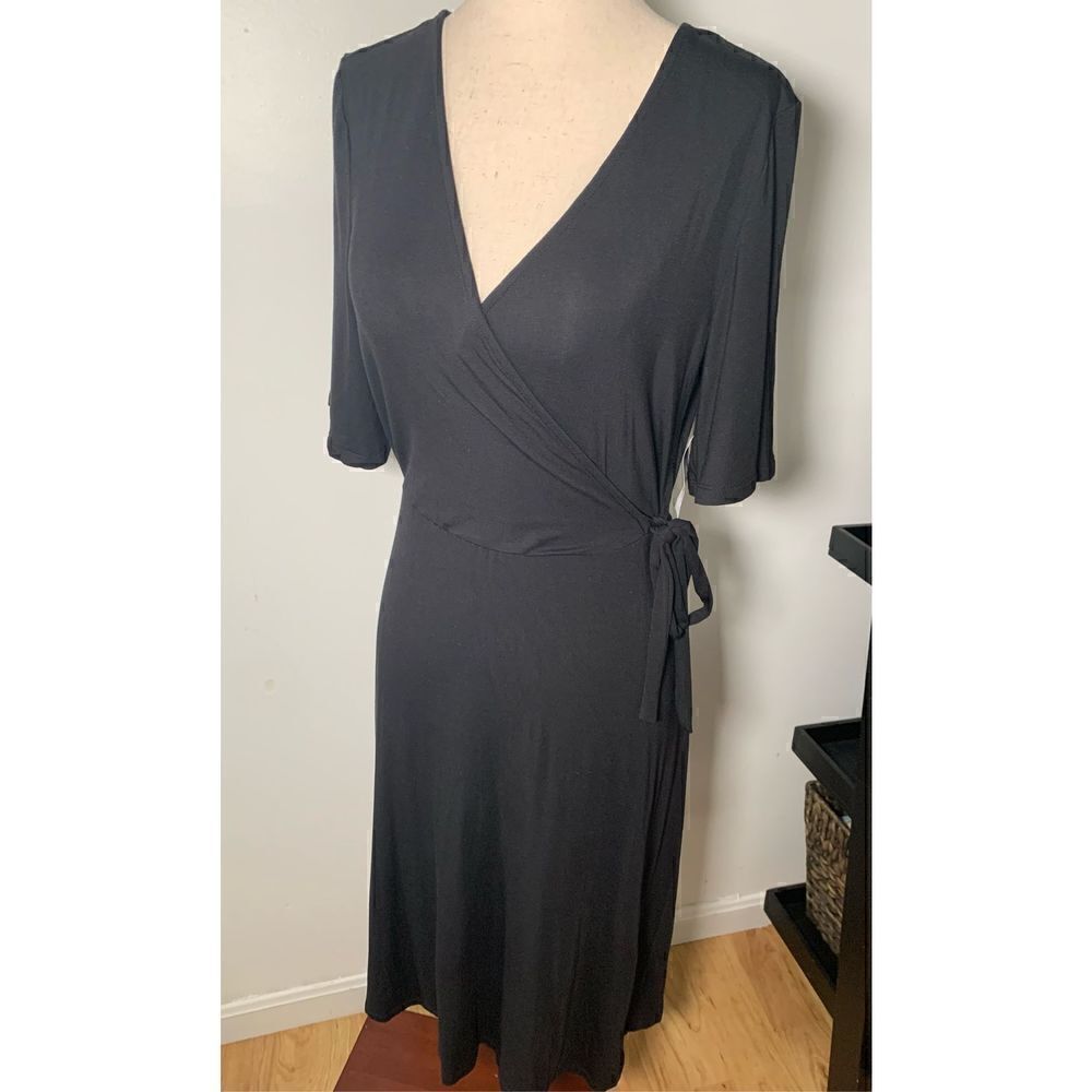 Old navy  black wraparound dress size small nwt